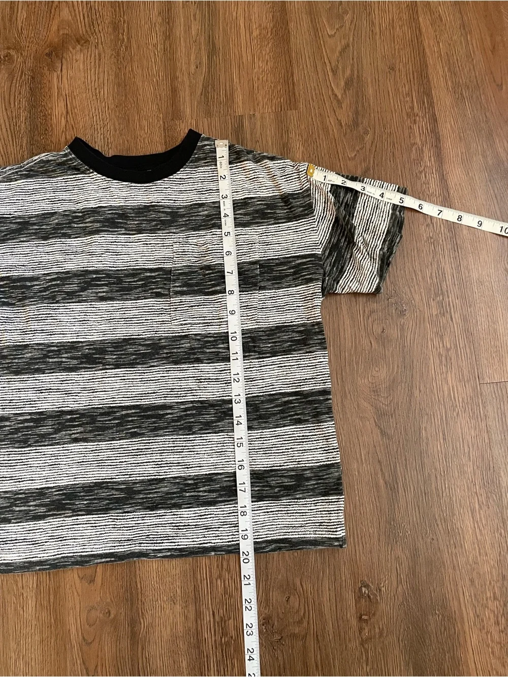Old Navy Short Sleeve Striped Pocket T-Shirt Boys Size L 10/12 Black White